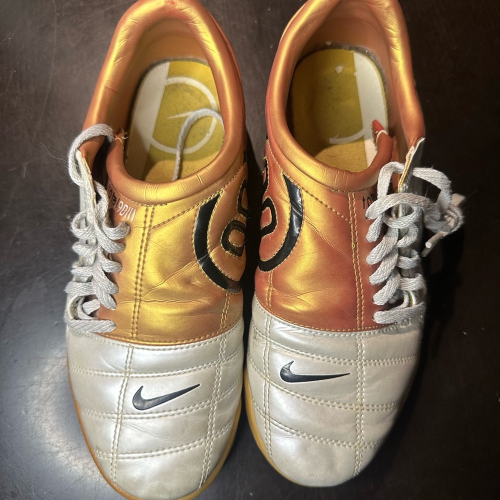Total 90 3 Nike Metallic Gold and Silver